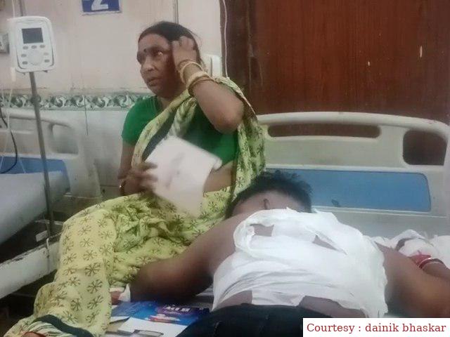 गोपालगंज : नाचने को लेकर अखाड़ा जुलूस में बड़ा विवाद, दो युवकों में चाकूबाजी।