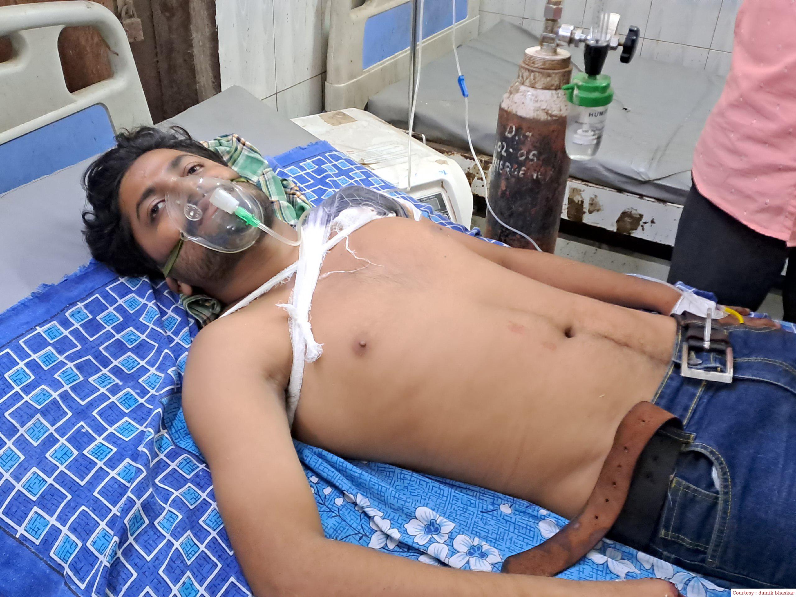 गोपालगंज : कार सवार लोगों ने चाकू से युवक पर किया हमला।