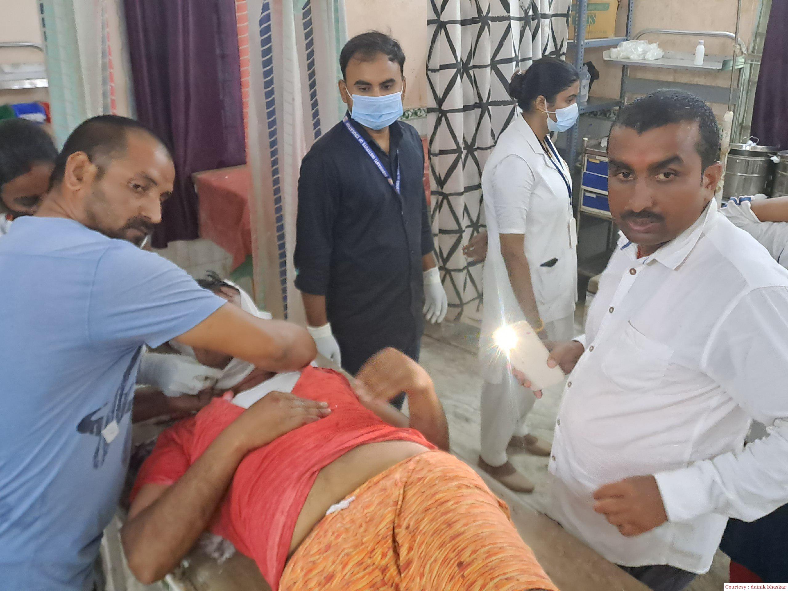 गोपालगंज : उधारी को लेकर दो पक्षों के बीच जमकर मारपीट, दो घायल।