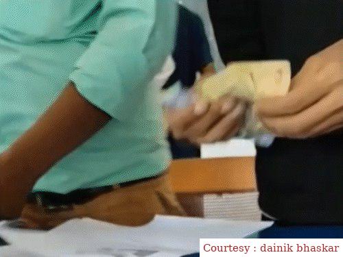 गोपालगंज: स्कॉलरशिप के नाम पर छात्रों से की जा रही हैं अवैध वसूली।