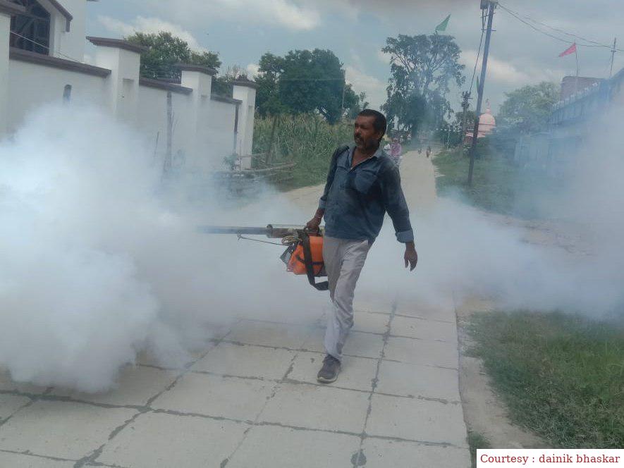 गोपालगंज : डेंगू के मरीजों की बढ़ती संख्या, 143 लोगों के सैंपल लिए गए।