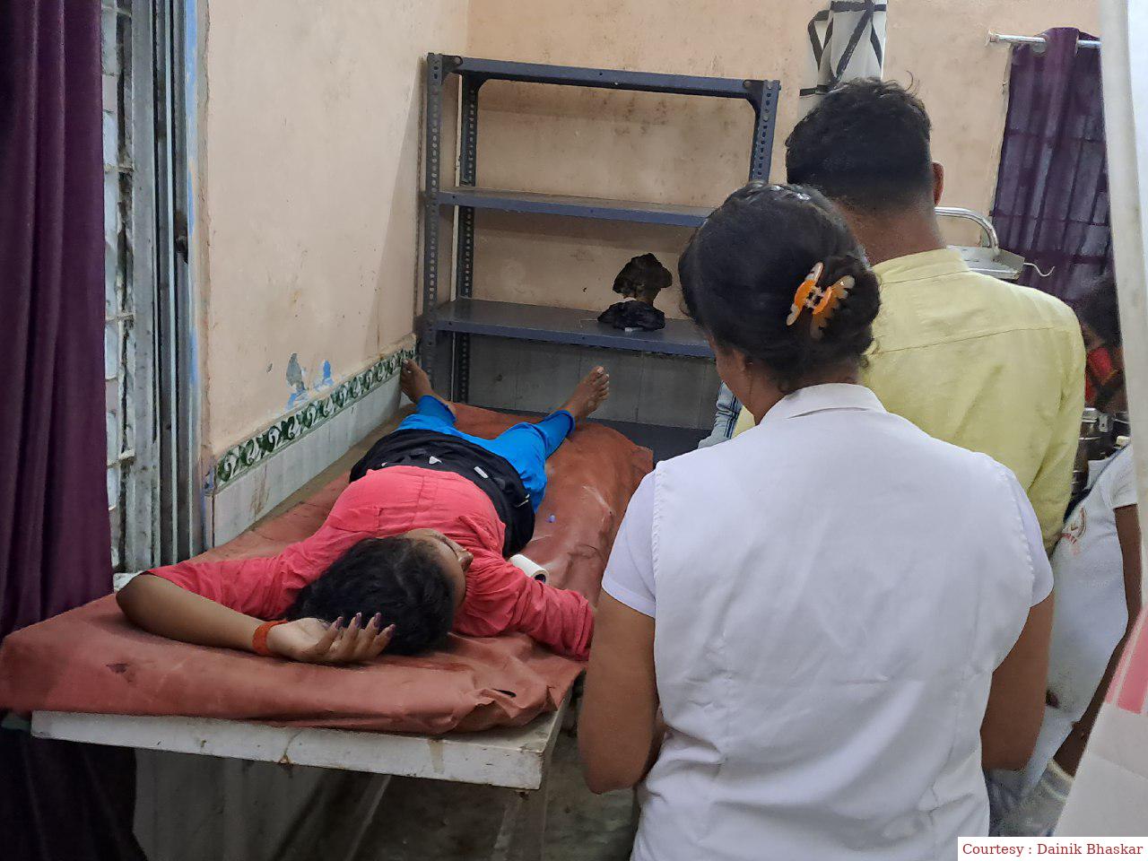 गोपालगंज : भाई का इलाज ना होने के कारण बहन ने खाई कीटनाशक दवा।