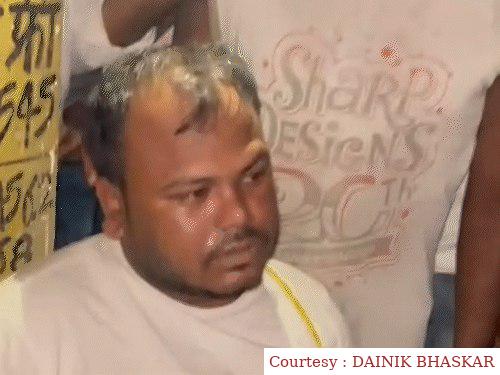 गोपालगंज : प्रेमिका से मिलने गए प्रेमी की ग्रामीणों के हाथ से पिटाई।