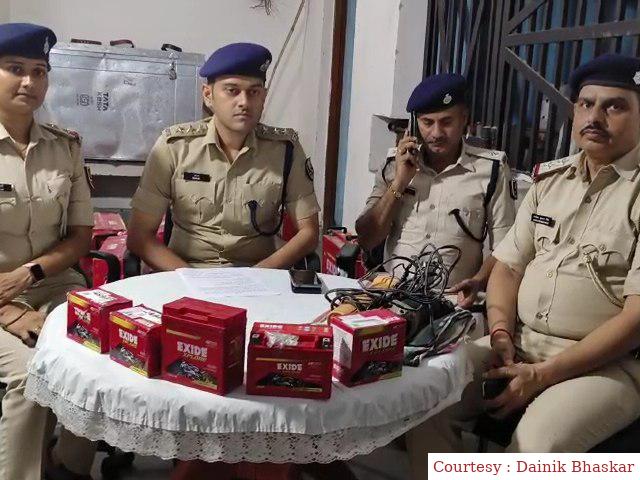 गोपालगंज : 10 सितंबर को मोबाइल दुकान में हुई चोरी के मामले में दो आरोपी गिरफ्तार।