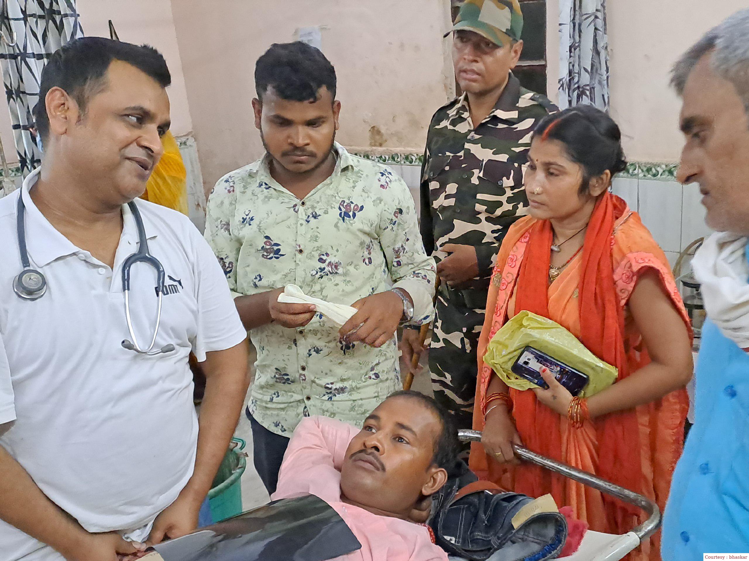 गोपालगंज: मोटरसाइकिल छीनने में असफल होने पर अज्ञात बदमाशों ने मारी युवक को गोली।