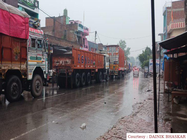 ओवर ब्रिज नहीं होने के कारण मुसीबत बनती जा रही हैं हनुमानगंज रेलवे क्रासिंग।