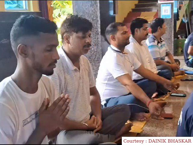 गोपालगंज में चांद पर चंद्रयान-3 की सफल लैंडिंग के लिए हवन-पूजन का आयोजन।