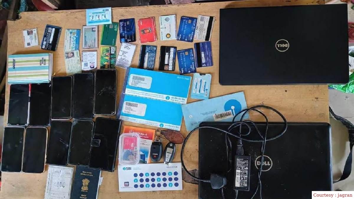 International cyber gang arrested, 18 ATM cards and 17 SIM cards recovered.