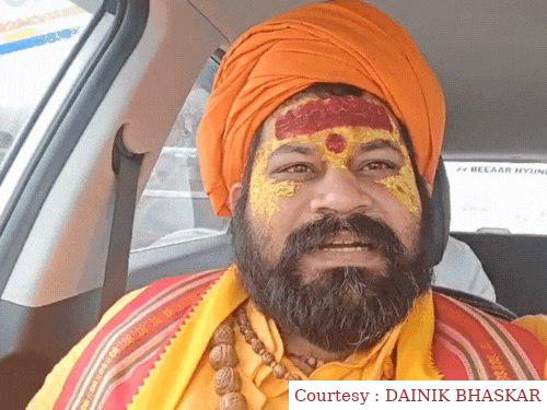 महंत राजू दास — सनातन पर टिप्पणी करने पर अखिलेश यादव पीटेंगे।