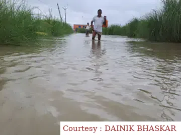 गोपालगंज के गंडक नदी में बाढ़ का प्रकोप, तटबंधों पर 24 घंटे रखी जा रही है निगरानी।
