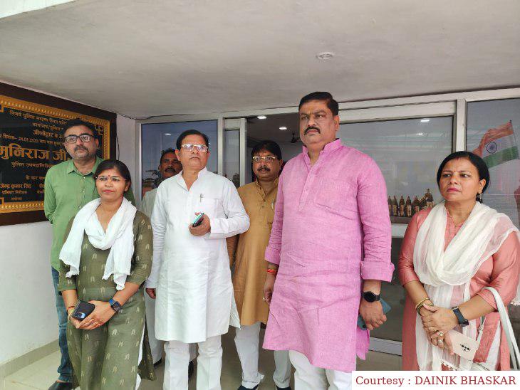 महंत राजूदास को लेकर समाजवादी पार्टी के नेताओं ने एसएसपी से मुलाकात की ।