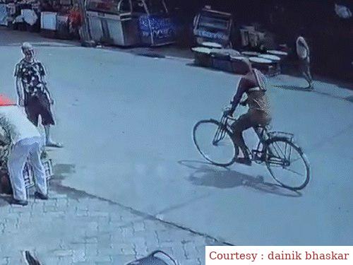 सिवान: बाइक सवार अपराधियों ने मिठाई व्यवसायी पर  5 सेकेंड में 4 राउंड फायरिंग की।