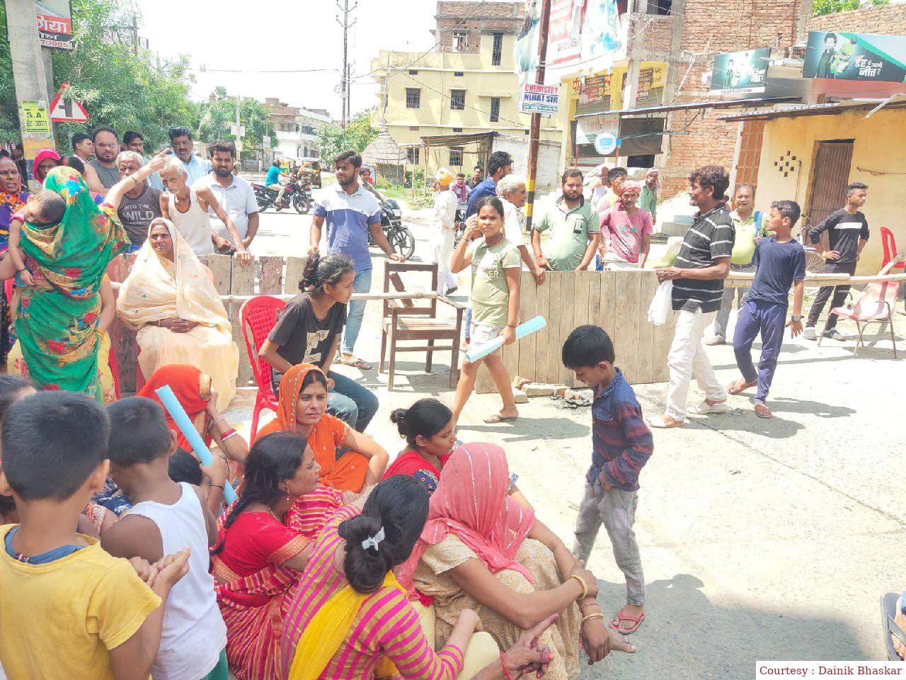 सिवान : मृतक बीजेपी नेता के खिलाफ एसपी के विवादित बयान से भड़के मृतक के परिजन।