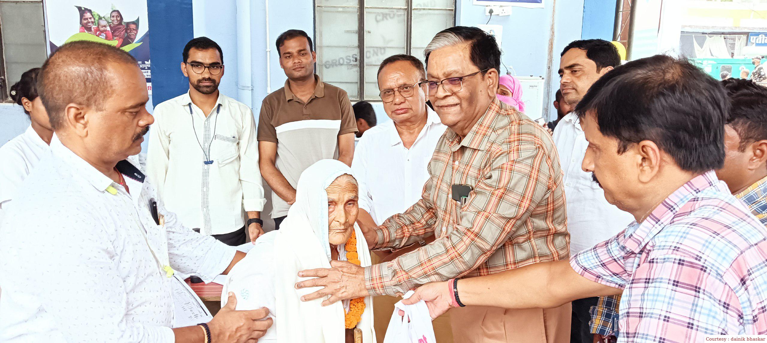 सीवान : सदर अस्पताल परिसर में अंतर्राष्ट्रीय वृद्ध दिवस का आयोजन।