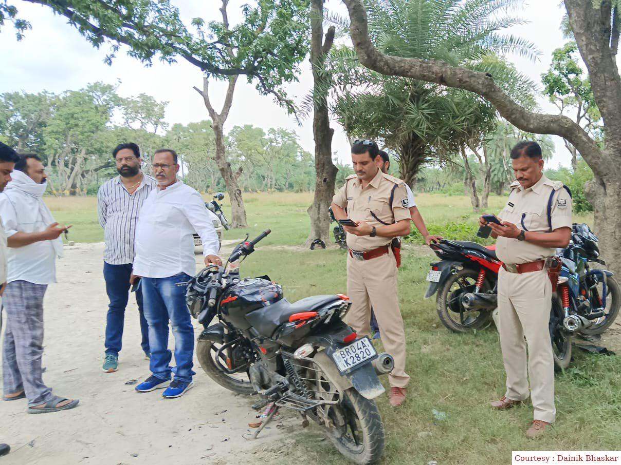 सीवान : भय का माहौल कायम रखने के लिए हमलावरों ने की हवाई फायरिंग।