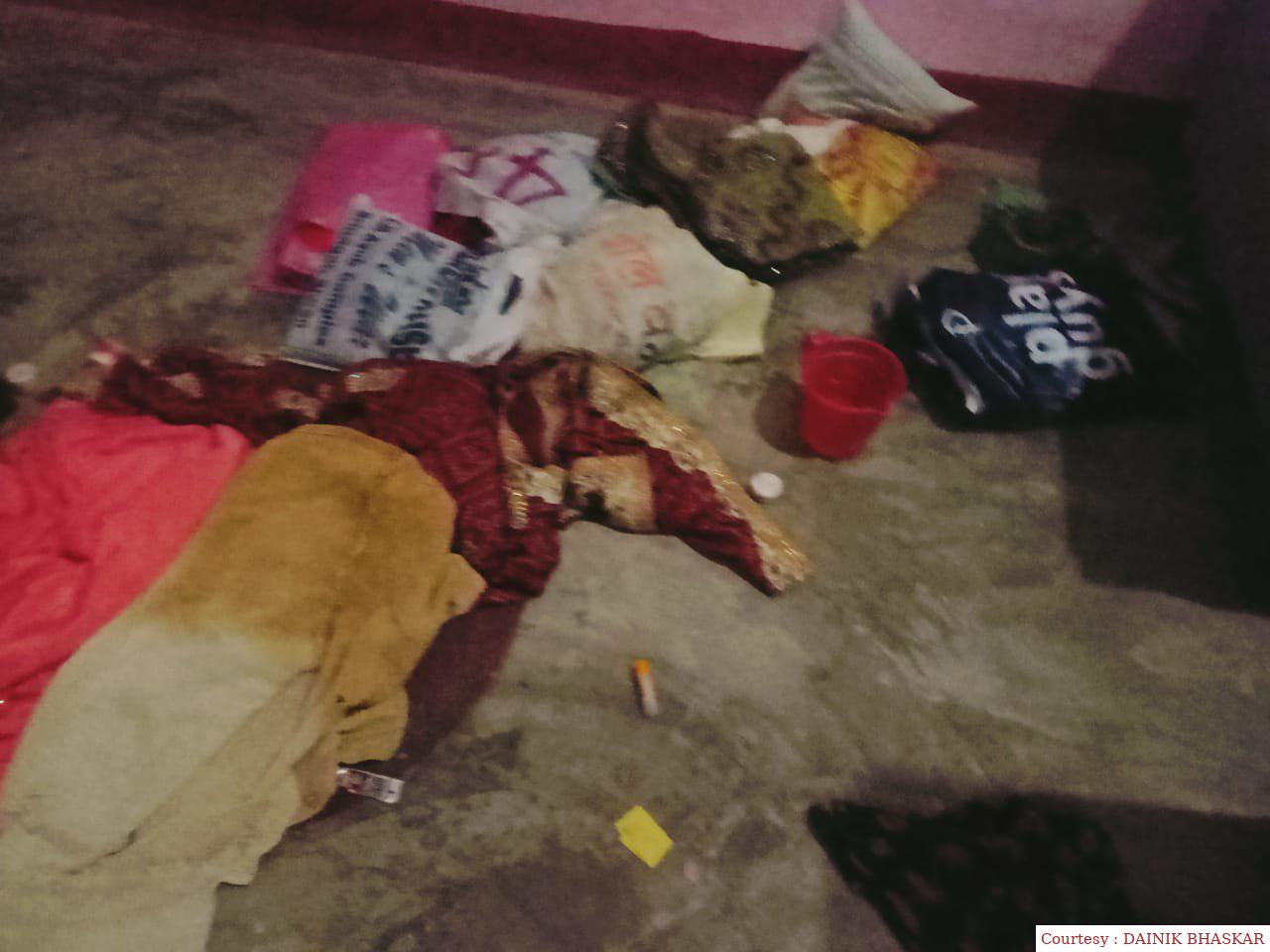 सीवान : घर का ताला तोड़कर चोरों ने की लाखों की चोरी।