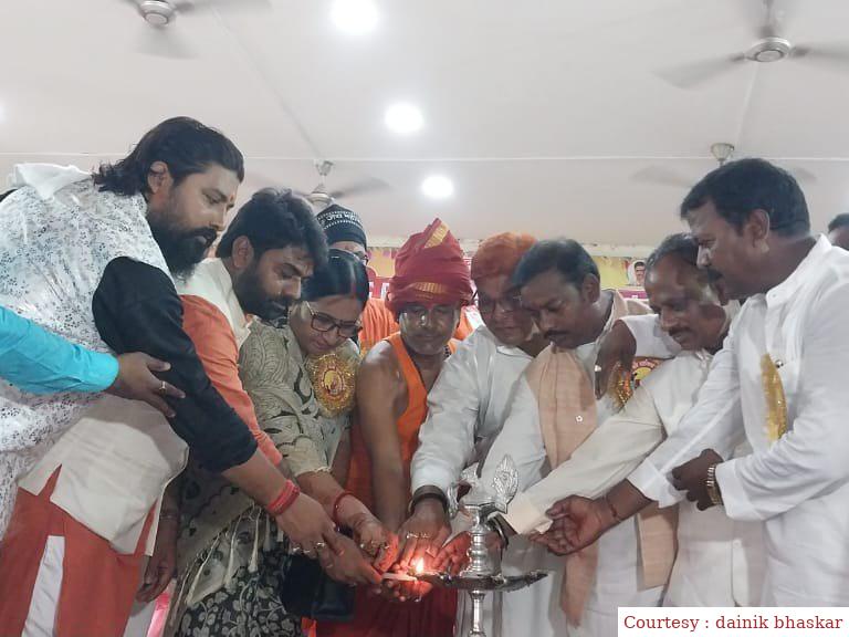 सीवान : शनिदेव की पूजा समारोह आयोजित, परंपरागत तरीके से लोगों ने की पूजा।