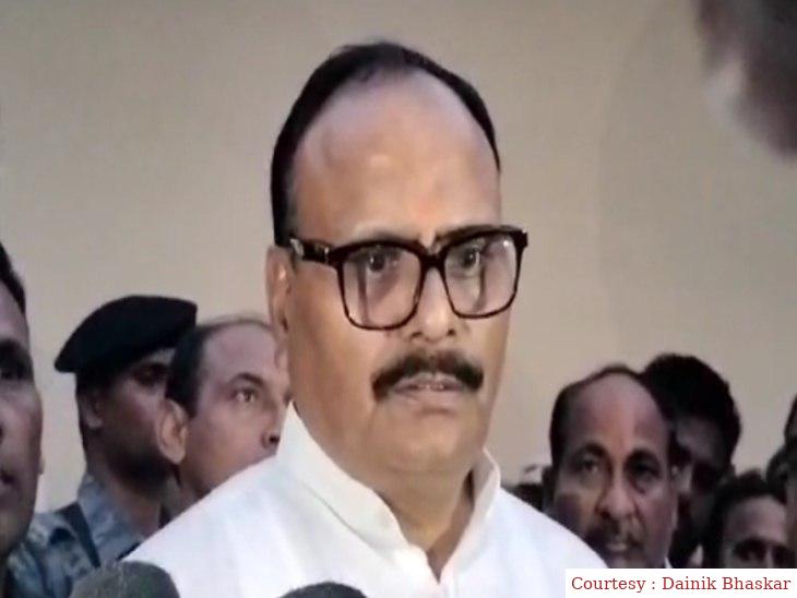 सुल्तानपुर : डिप्टी सीएम बृजेश पाठक ने चिकित्सक घनश्याम तिवारी के परिवार से मुलाकात की।