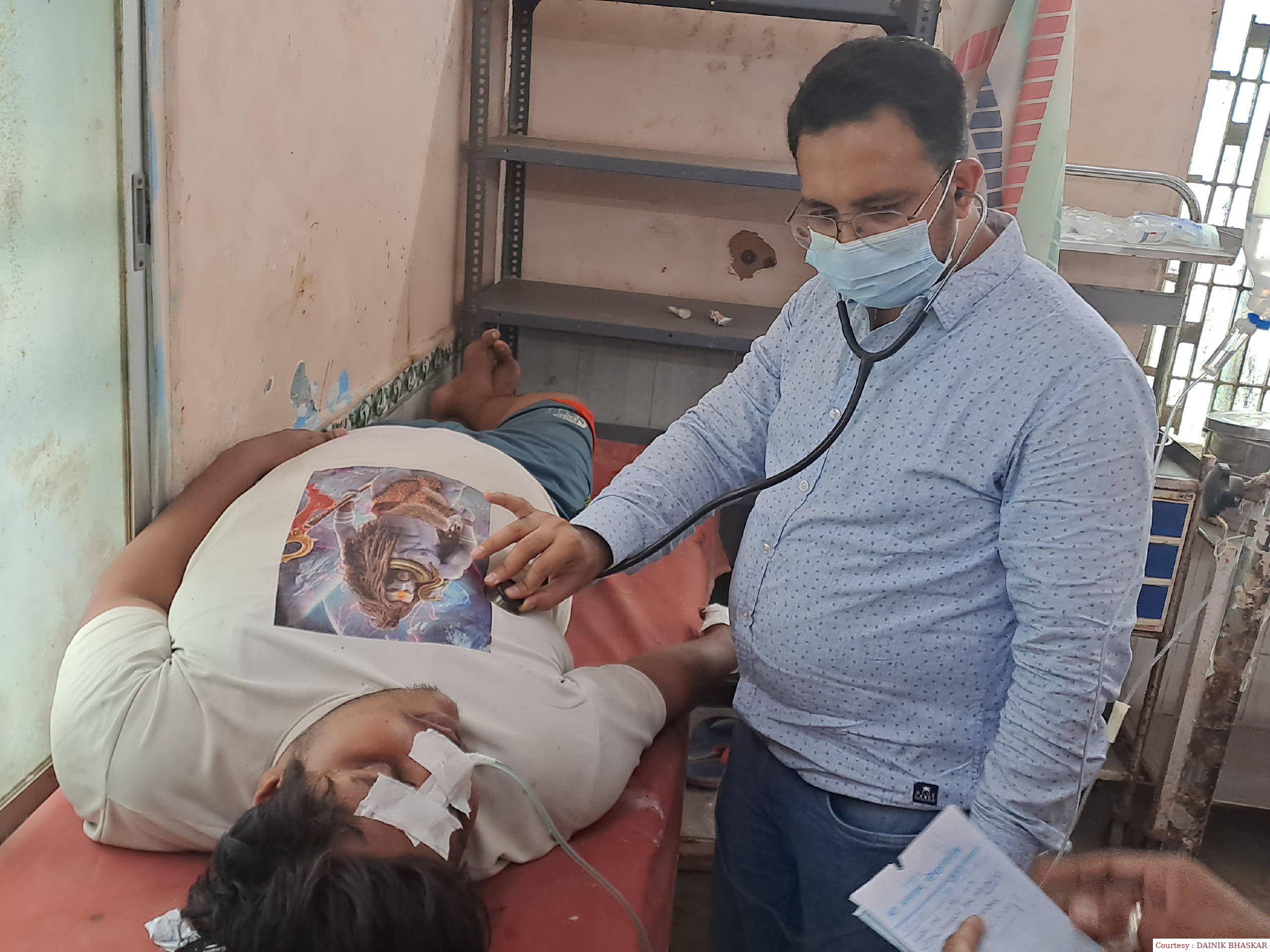 गोपालजंग:मोबाइल के पैसे ना देने पर बेटे ने मां को दी खुदकुशी की धमकी, खा लिया सल्फास।