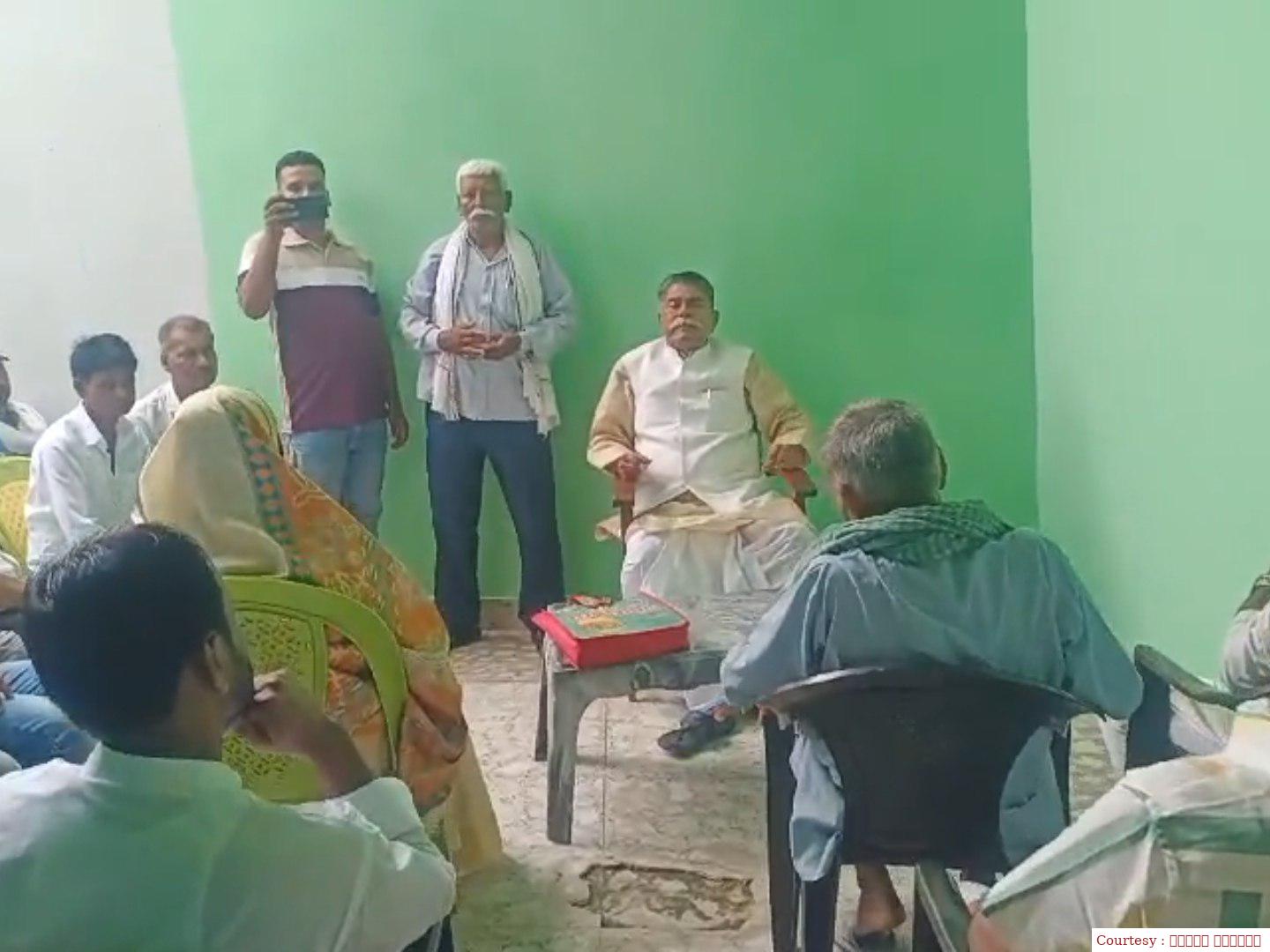 विधानसभा के अध्यक्ष पहुंचे सीवान के राजद कमिटी की बैठक में।