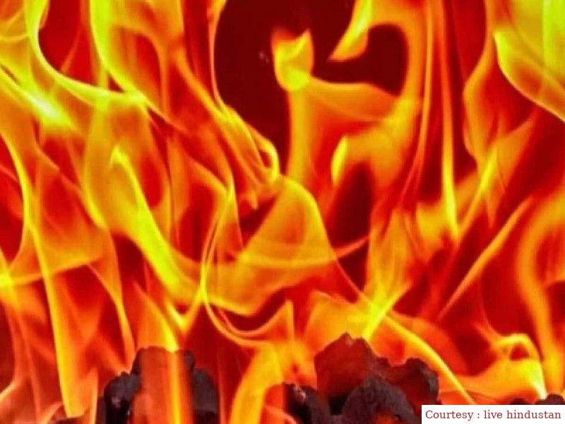 पेट्रोल डाल कर स्कूल जा रही छात्रा को जिंदा जलाने की कोशिश।