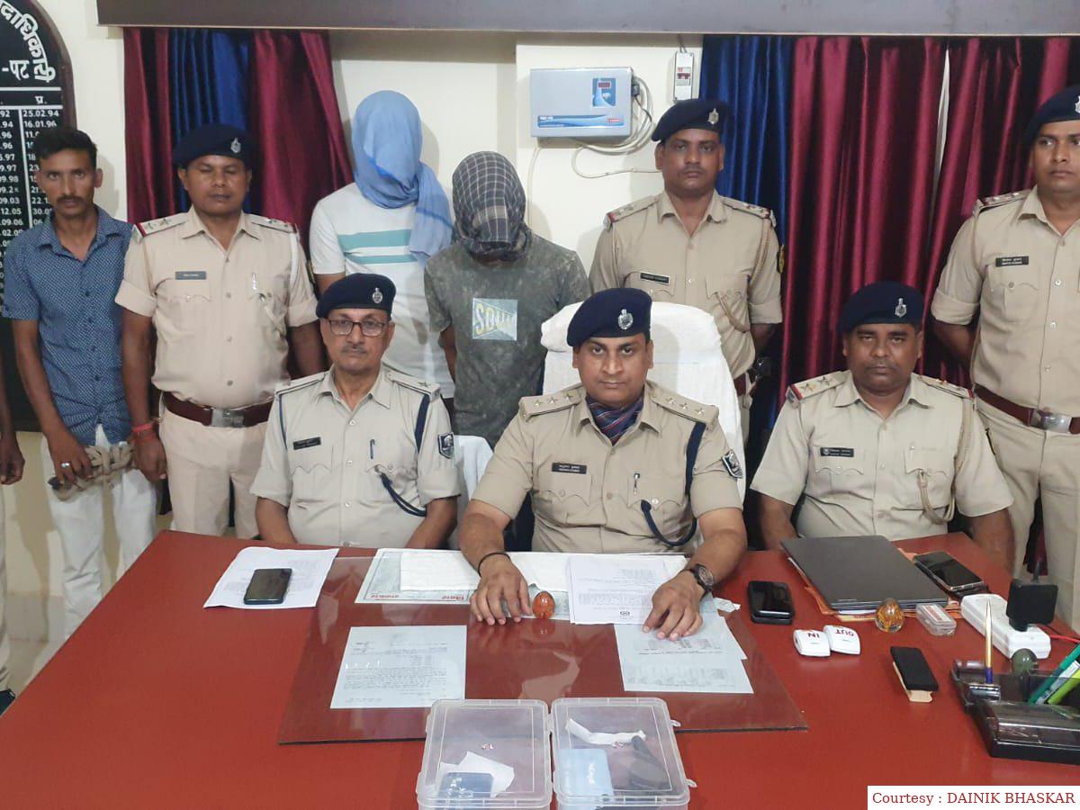 गोपालगंज में रंगदारी मामले में दो आरोपी गिरफ्तार, देसी-कट्टा कारतूस बरामद।